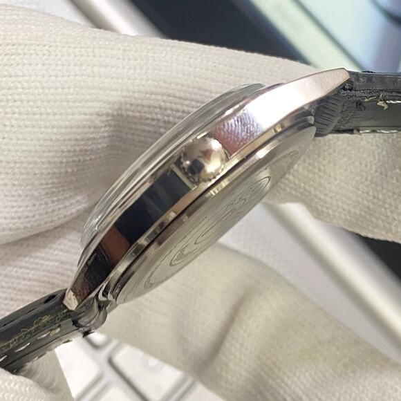 Vintage 1985 Roamer Manual Mens Silver Watch W/Leather Strap & Red accents - Picture 7 of 7